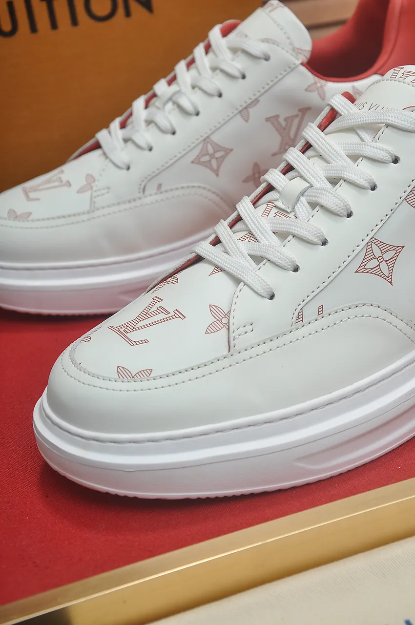 Men's men's shoes 💰640💶Original development, quality shipping, welcome to compare - LV sneaker series sports shoes introduce the loose silhouette of the ready-to-wear series into the spring and summer men's wear shows and make an eye-catching appearance. The cow leather upper is combined with rough fabric laces, and colorful beading highlights the brand's classic elements. LV letters mark the tongue and Monogram floral outsole. Mixed materials Made of top-grain cowhide, thick shoelace design, large Monogram print on the side, mesh lining and cotton feet, the comfort is as extreme as ever, premium heritage, quality first, worth owning! Size: Men’s 38-45 (45 is custom-made and cannot be returned or exchanged)